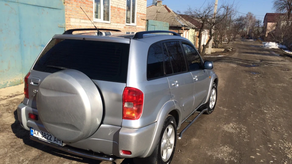Toyota RAV4 2.0 VVT-i 5
