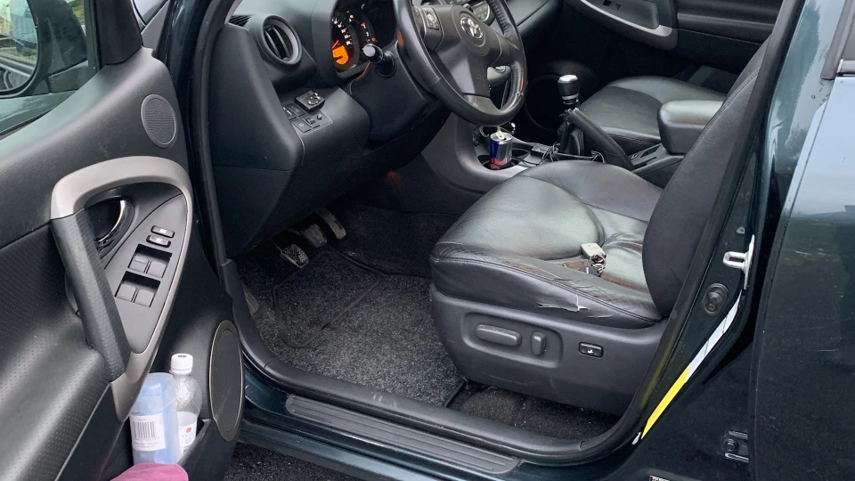 Toyota RAV4 2.2 D-CAT 3