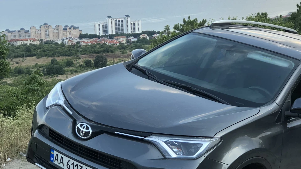 Toyota RAV4 2.5 AWD USA 4