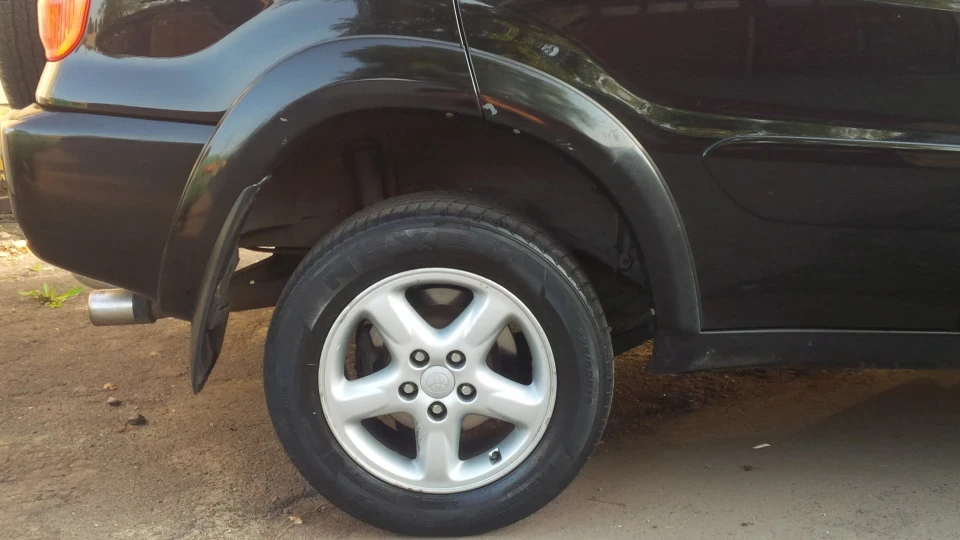 Toyota RAV4 Бойовий кінь 4
