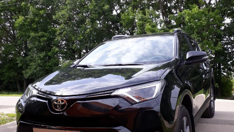 Toyota RAV4 Чорний 2.0 CVT