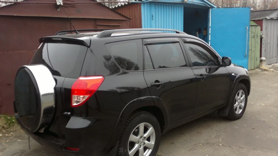 Toyota RAV4 Чорний джипчик 2