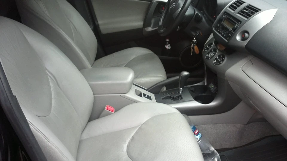 Toyota RAV4 Чорний джипчик 4
