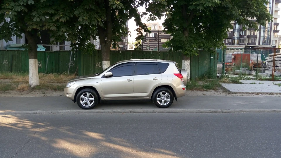 Toyota RAV4 Champagne 3