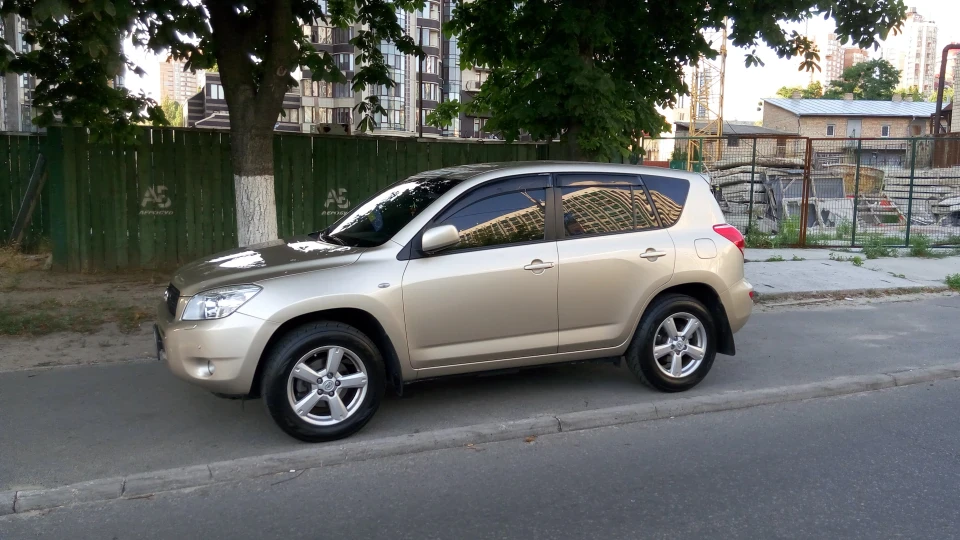 Toyota RAV4 Champagne 4