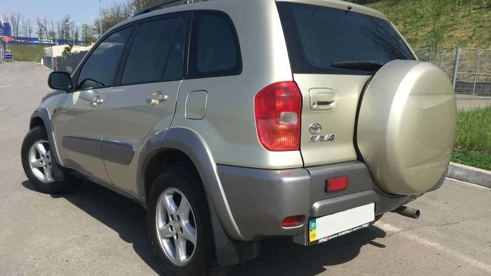 Toyota RAV4 Gold 3
