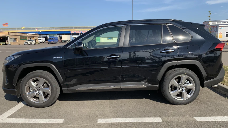 Toyota RAV4 Hybrid AWD-i 2