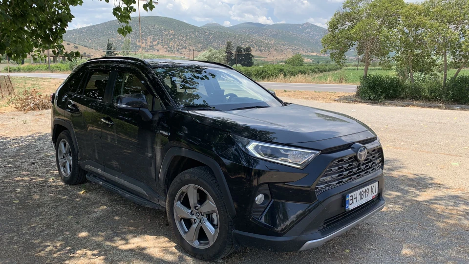 Toyota RAV4 Hybrid AWD-i 3
