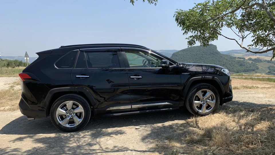 Toyota RAV4 Hybrid AWD-i 4
