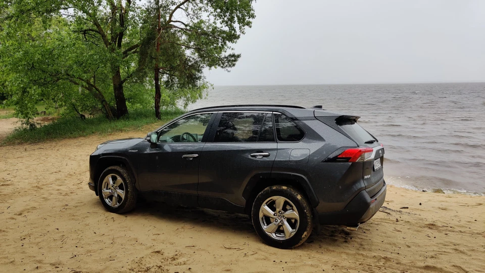 Toyota RAV4 Hybrid AWD-i 4