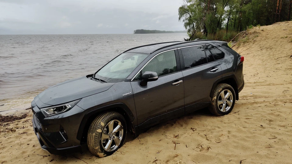Toyota RAV4 Hybrid AWD-i 5