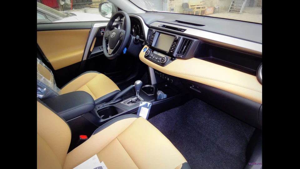 Toyota RAV4 Hybrid E-AWD 2