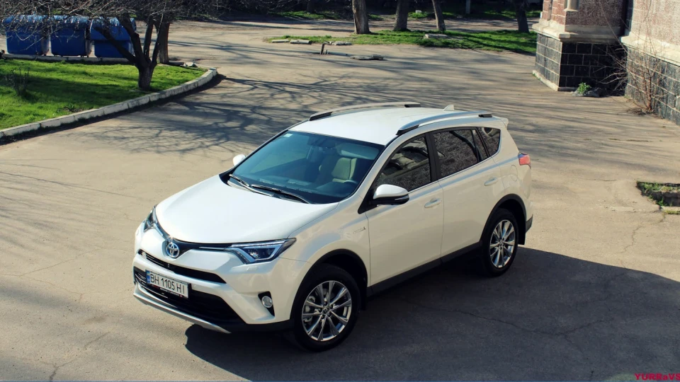 Toyota RAV4 Hybrid E-AWD 3