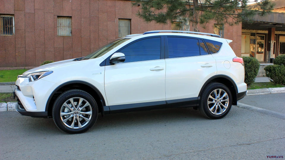 Toyota RAV4 Hybrid E-AWD 5