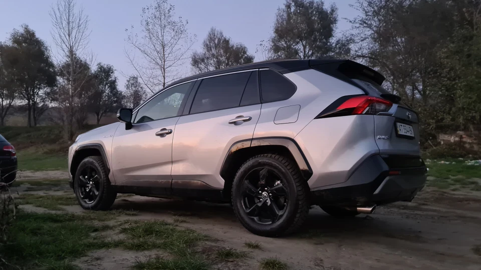 Toyota RAV4 Hybrid 2