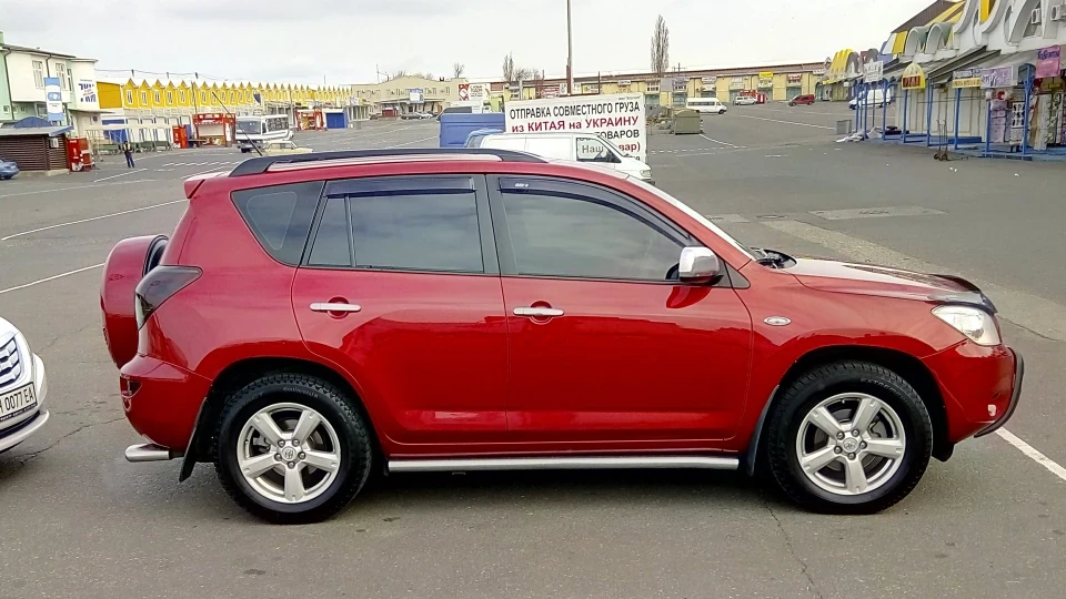 Toyota RAV4 Червоний 2.0АТ