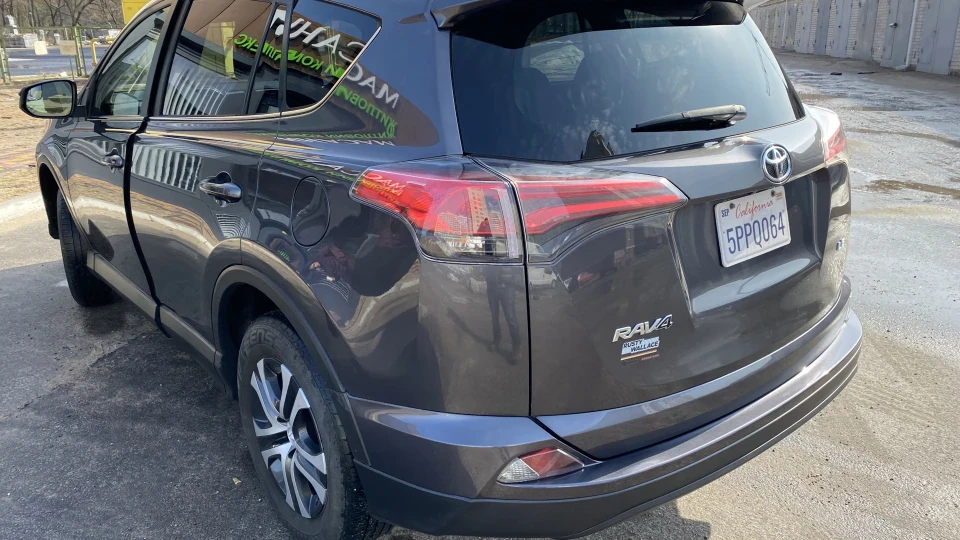 Toyota RAV4 LE 2.5 2