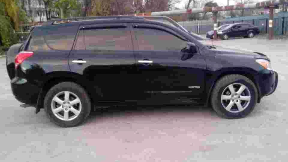 Toyota RAV4 Limited 5