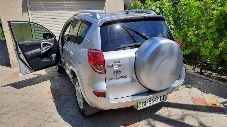 Toyota RAV4 машина дружини 2
