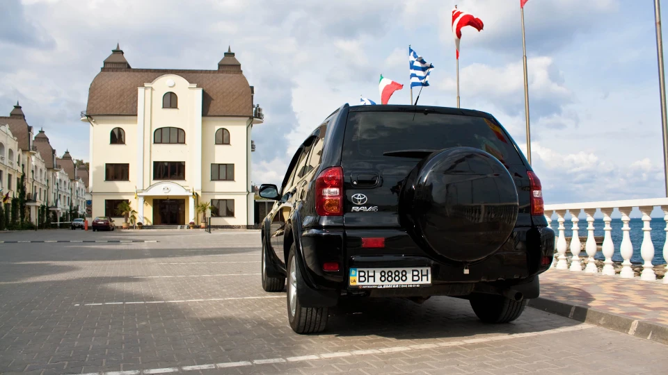 Toyota RAV4 повний привід 4