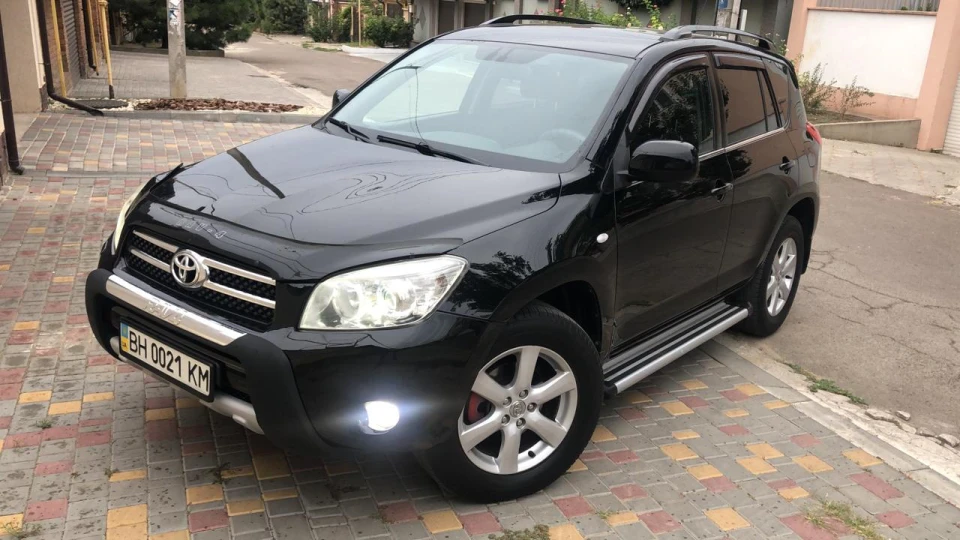 Toyota RAV4 Ram 4)