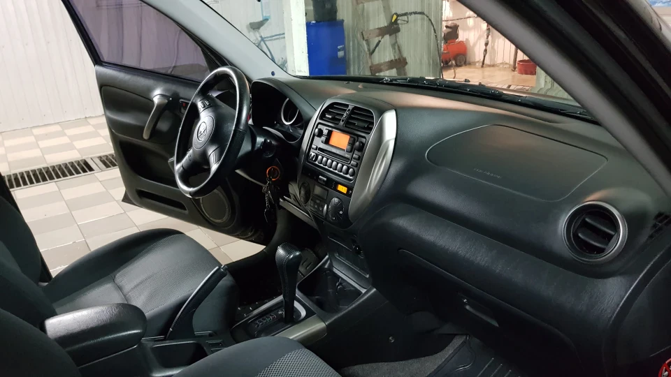 Toyota RAV4 RAVлик 4