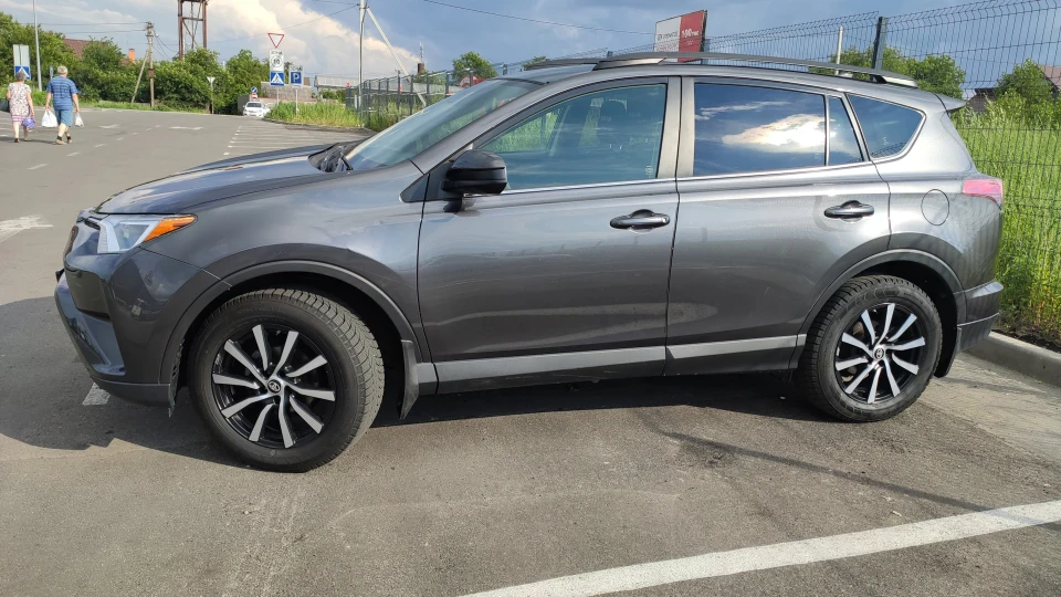 Toyota RAV4 РАХВІКамериканець