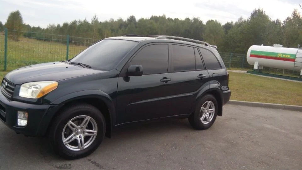 Toyota RAV4 сімейний автомобіль