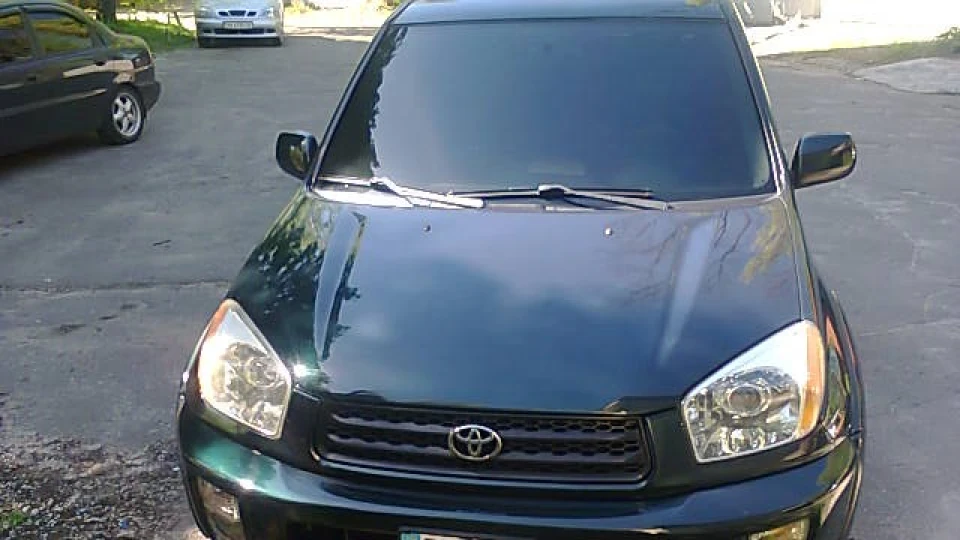 Toyota RAV4 сімейний автомобіль 4