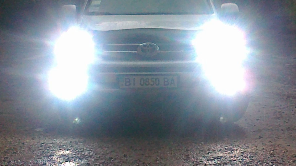 Toyota RAV4 сірий металік 2