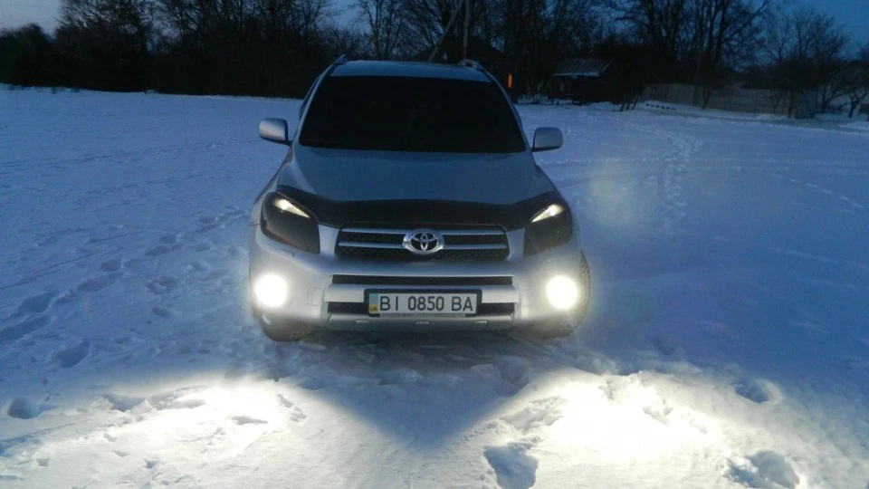 Toyota RAV4 сірий металік 3