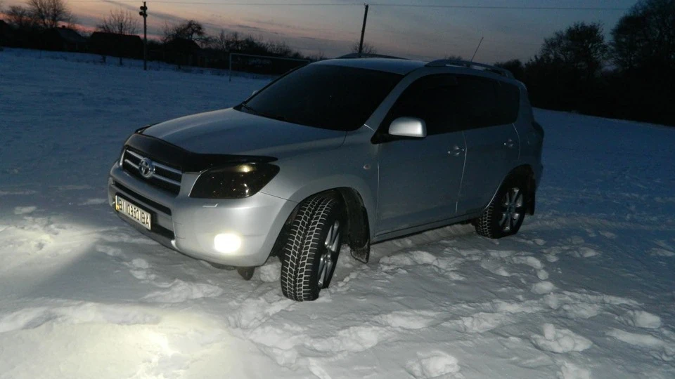 Toyota RAV4 сірий металік 4