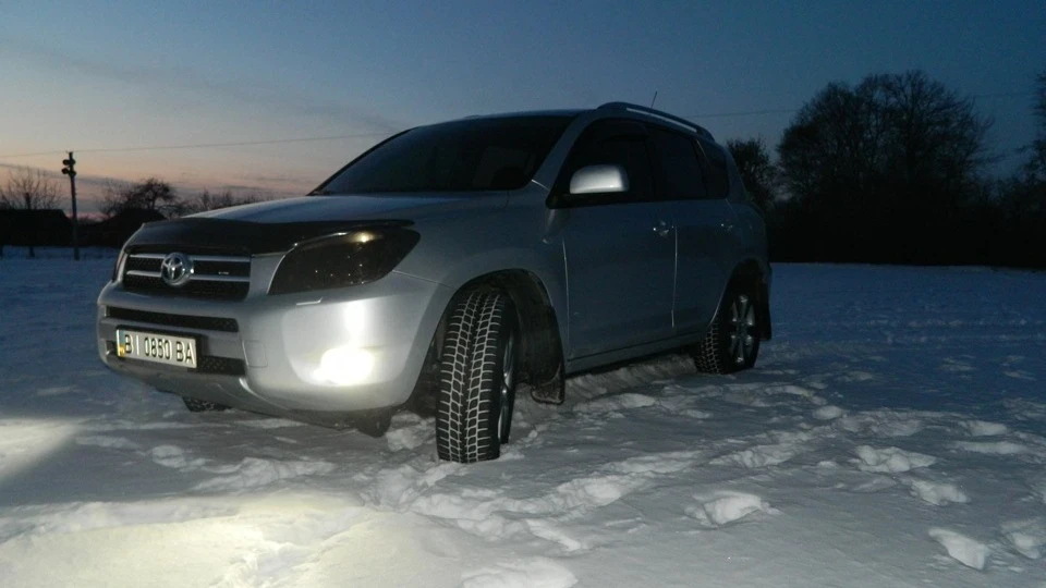 Toyota RAV4 сірий металік 5
