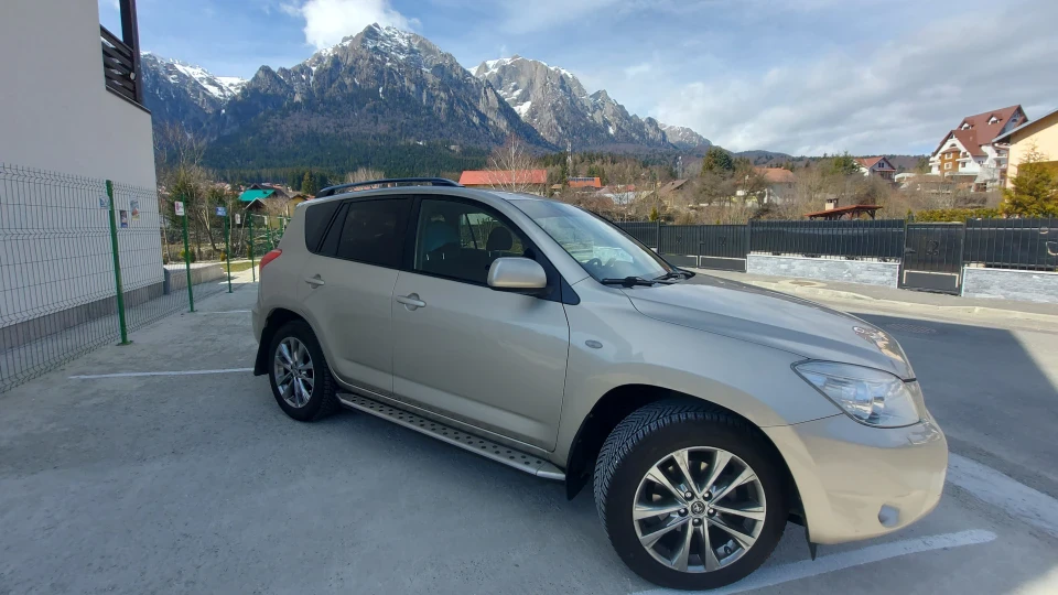 Toyota RAV4 Хакі-Сракі 2