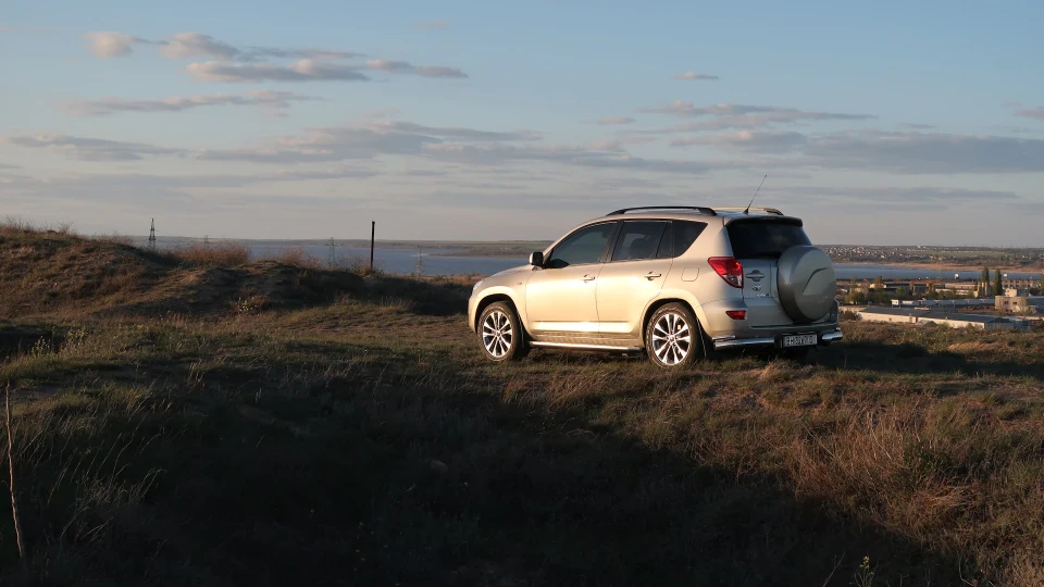 Toyota RAV4 Хакі-Сракі 4