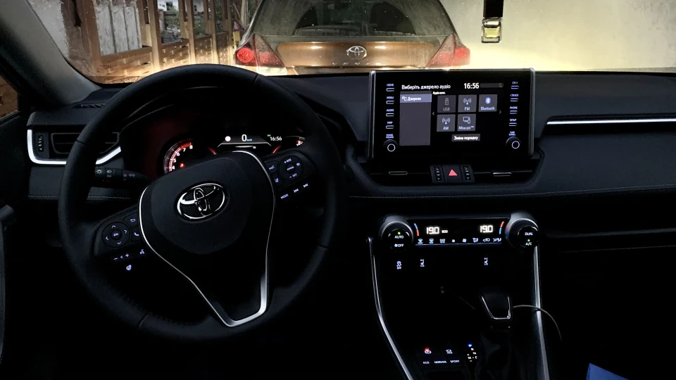 Toyota RAV4 Хижак 5