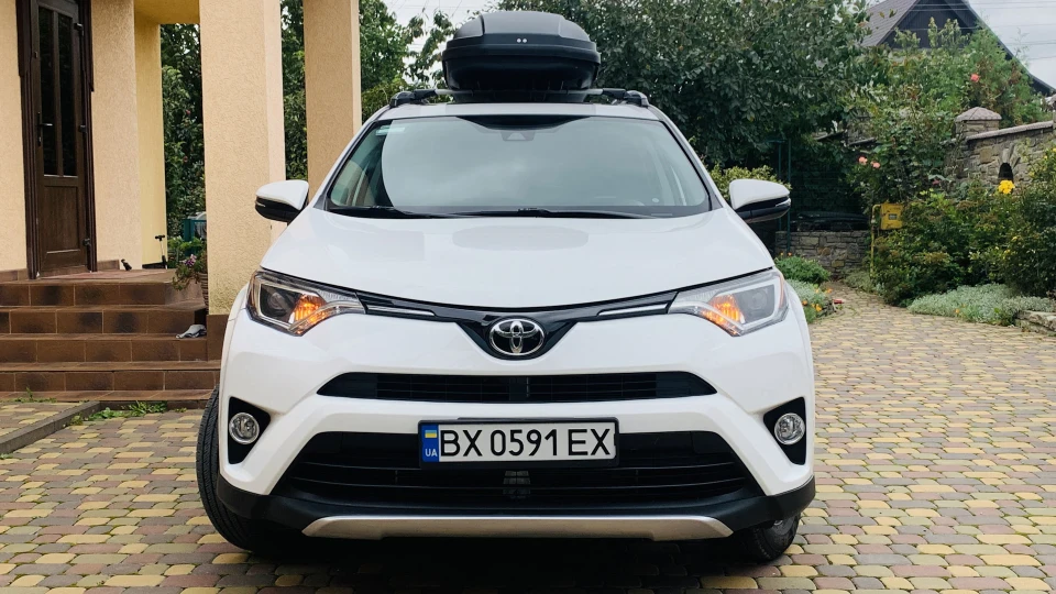 Toyota RAV4 XLE Adventure 2