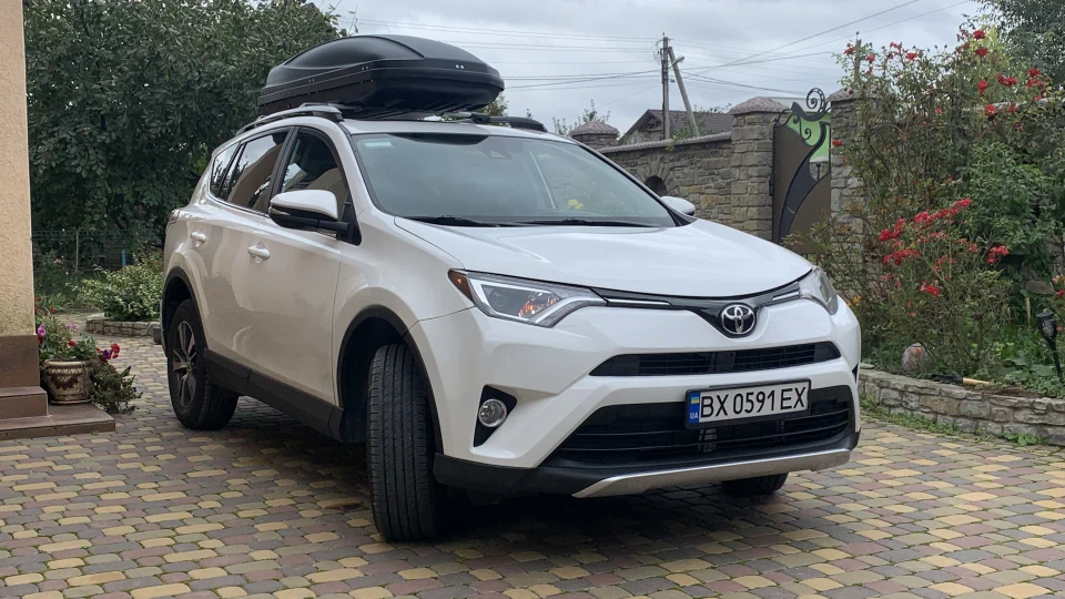 Toyota RAV4 XLE Adventure 3