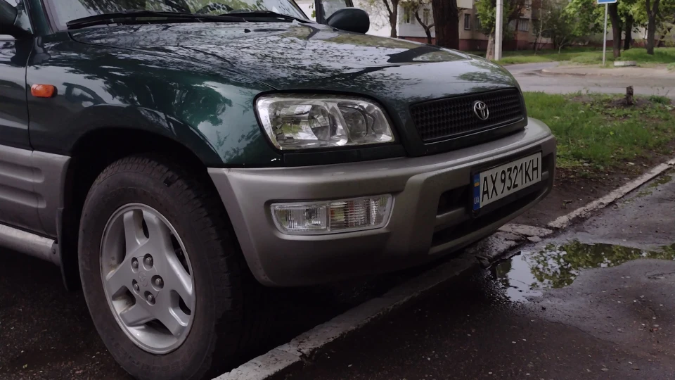 Toyota RAV4 Зелений мінікузер