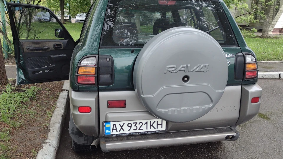 Toyota RAV4 Зелений мінікузер 2