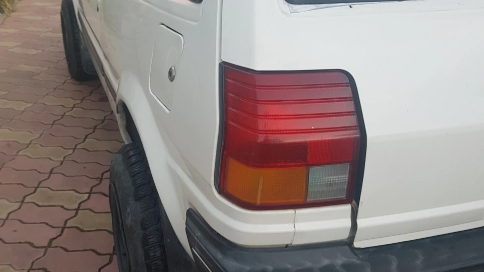 Табурет біля ліжка Toyota Starlet 4
