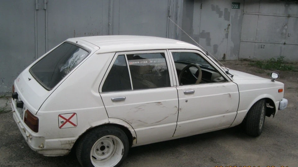 Toyota Starlet маленький бойовик 2