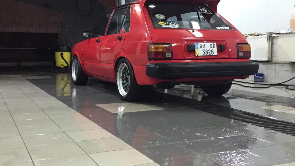 Toyota Starlet Red-Bullit 2