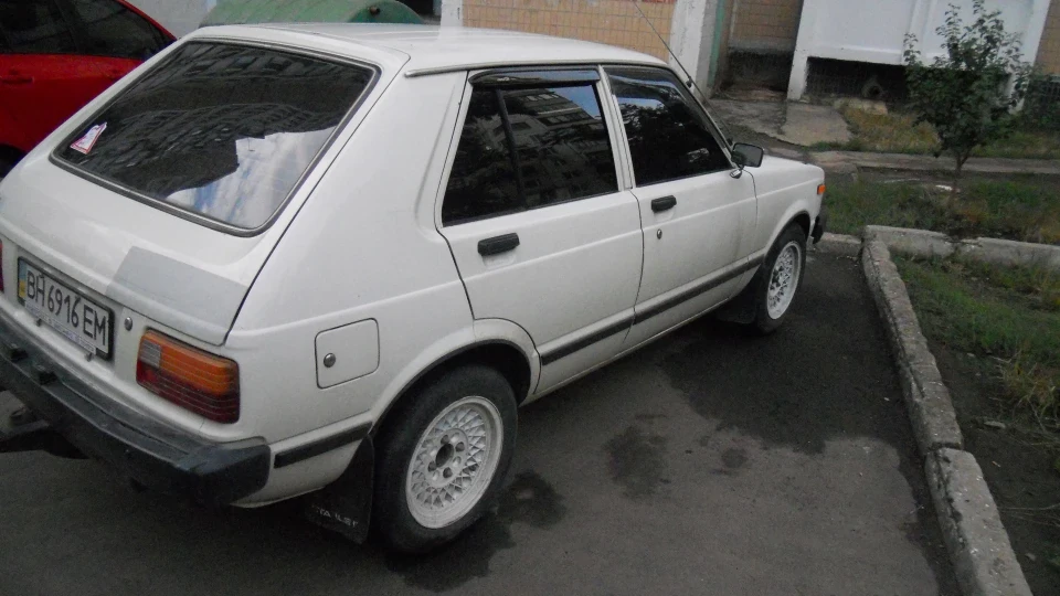 Toyota Starlet світлий 3