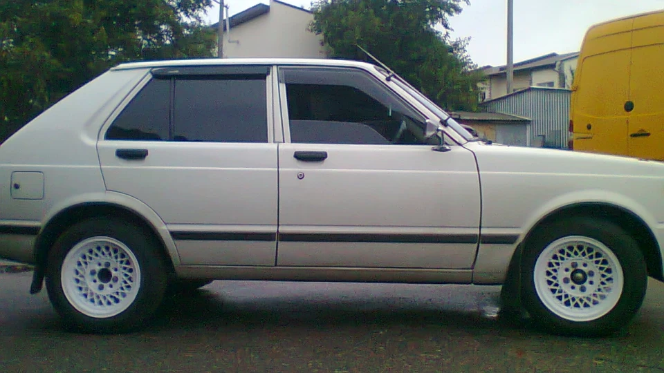 Toyota Starlet світлий 4