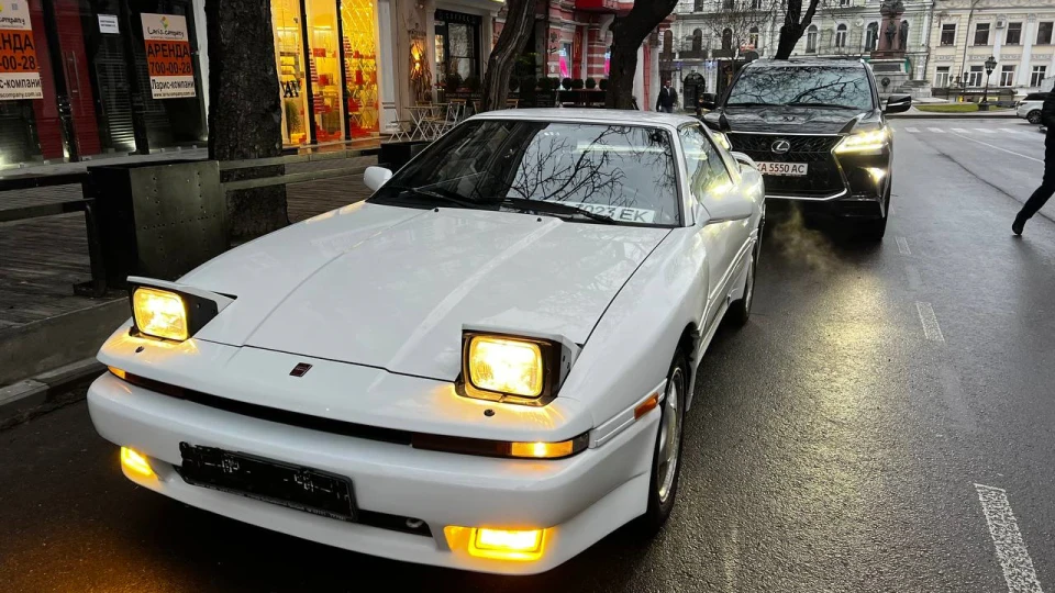 Toyota Supra 2