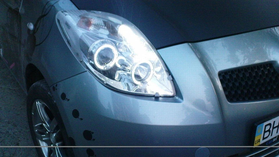 Toyota Yaris глазастик 2