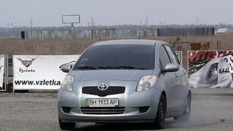 Yaris Яресиська Toyota 2