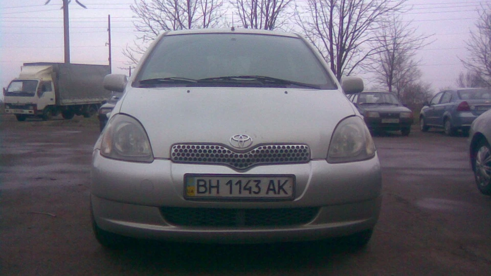 Toyota Yaris Кишенькова ракета) 2