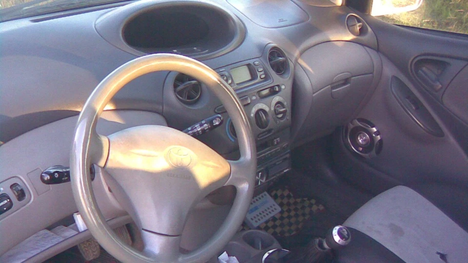 Toyota Yaris Кишенькова ракета) 3